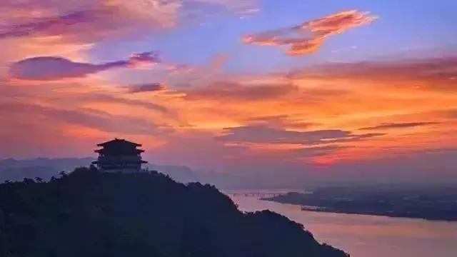 新年第一天去海边看日出,去海边看日出拍的照片