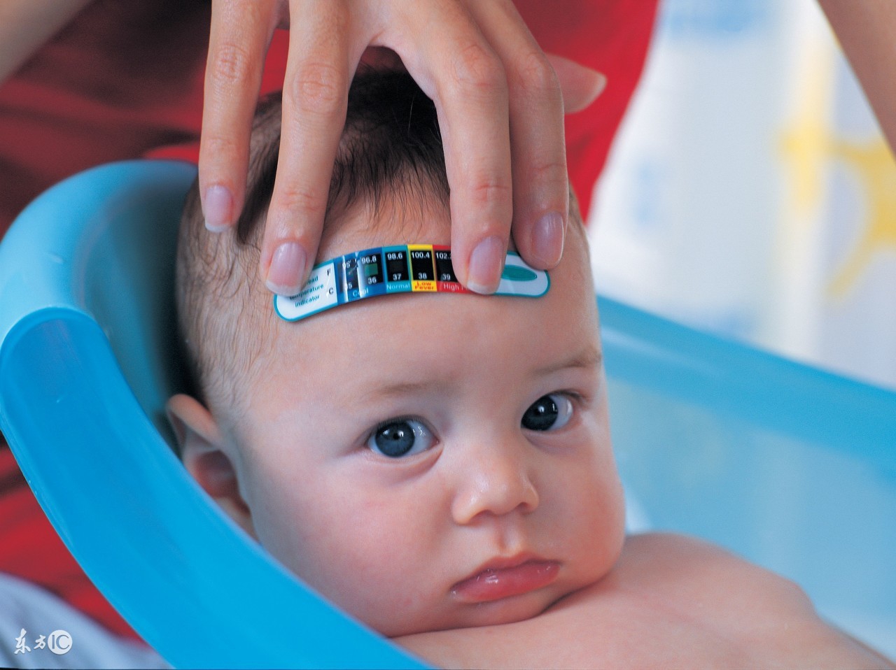 小孩发烧39.5度最有效退烧方法,小孩发烧39.5度巧妙退烧按摩脚底