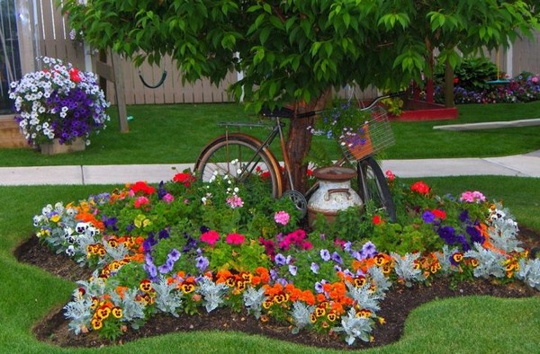 院子里面的树怎么装饰,庭院树怎么装饰好看又有趣