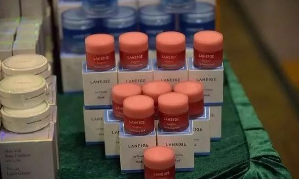 香奈儿、雪花秀、兰芝等大牌秒变low牌！网友：善良限制了我的想象