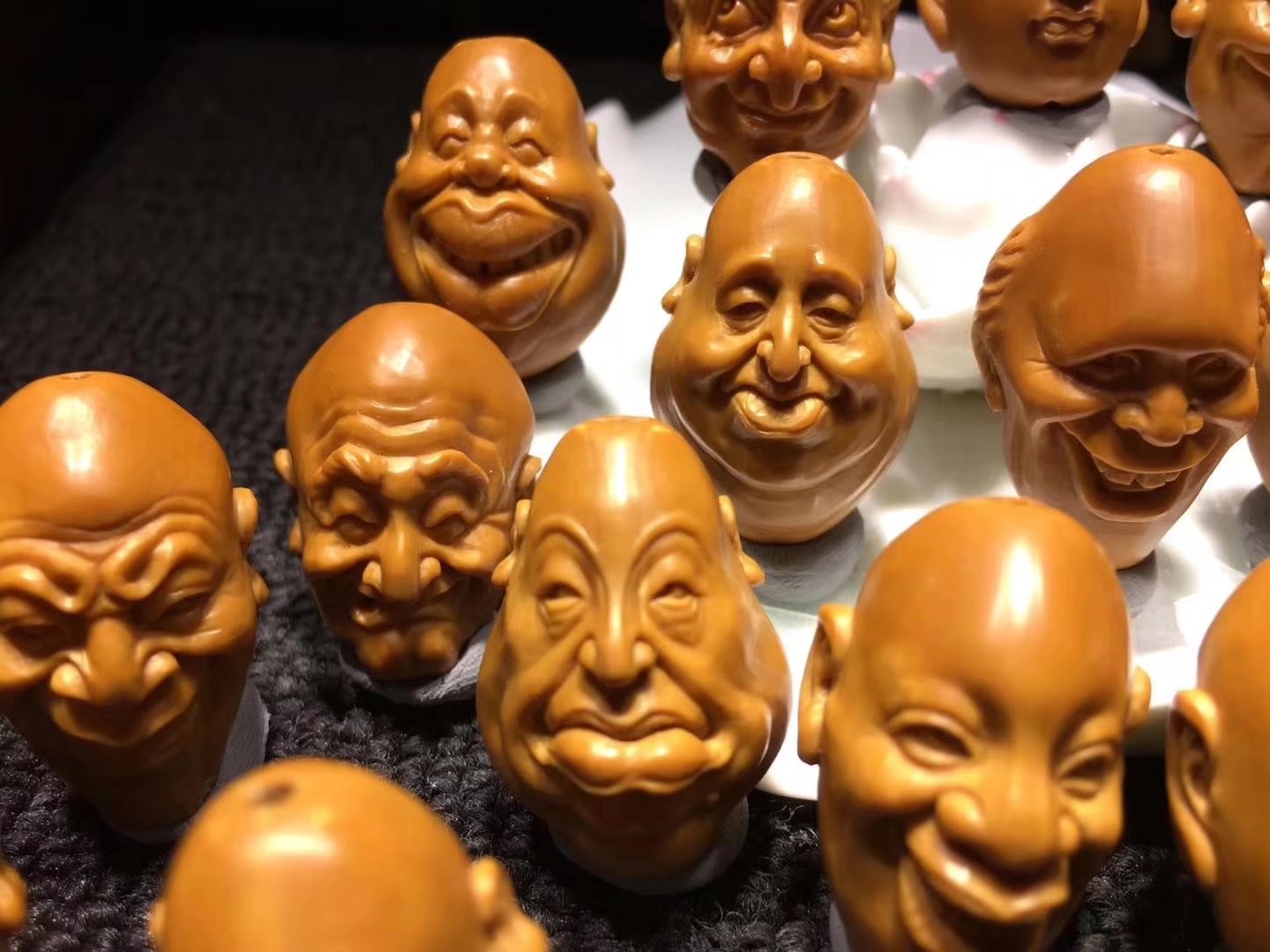 橄榄核雕中雅玩，憨豆，格格巫，泰森，爱因斯坦