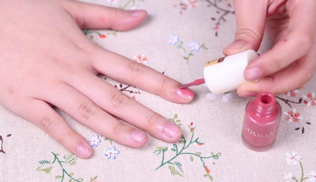 抹指甲油有什么用,油性指甲油和水性指甲油怎么卸掉