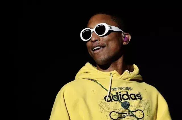 「不只是篮球」我的18岁,半截CK*裤内**,一个人的兵荒马乱