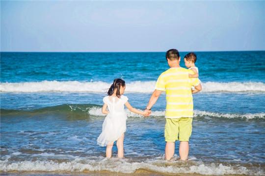 带着一家子来海边,带着一家子去旅游
