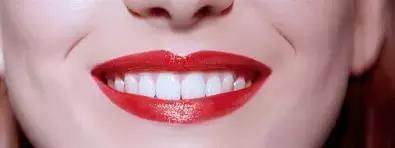 最具潜力的断货王阿玛尼2017新品小红管唇膏