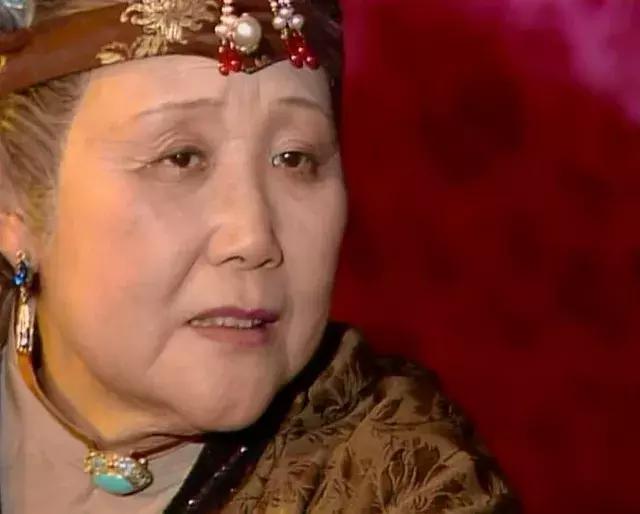 邢夫人绣春香囊是什么意思,邢夫人给王夫人香囊