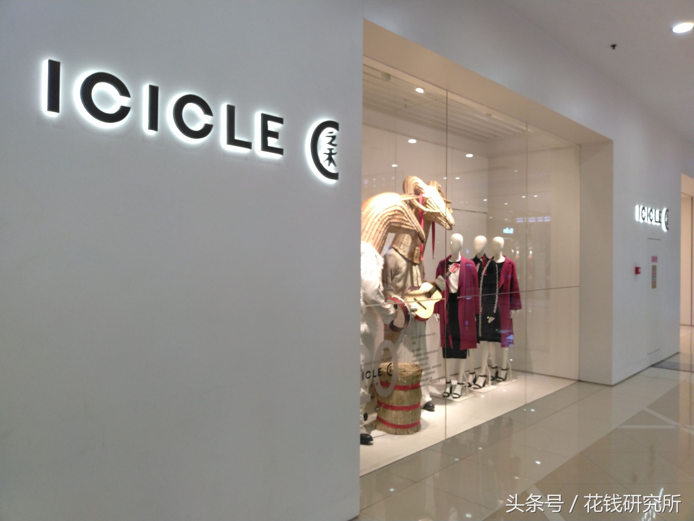 国产女装怎么那么贵,国产女装多少钱一套