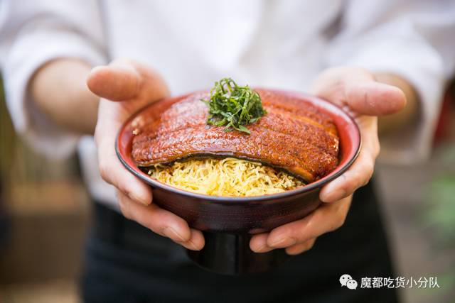 日本铁路公司直营的日料店，会隐身