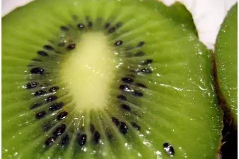 女子喝自制减肥汁后中毒,喝樱桃汁有什么危害