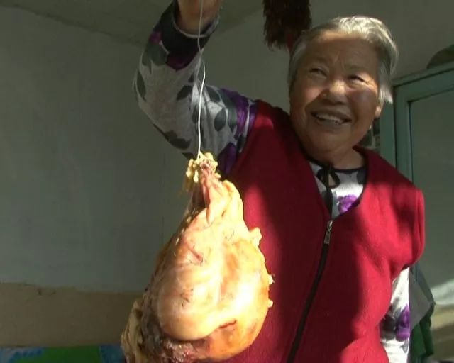 「本地」林甸农民杀鹅取出一个“宝贝”,网称“宝贝”在上海拍出870万天价