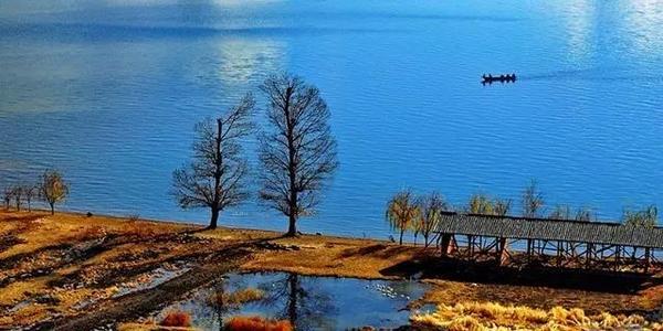 山清水秀泸沽湖,泸沽湖水天一色皆风景