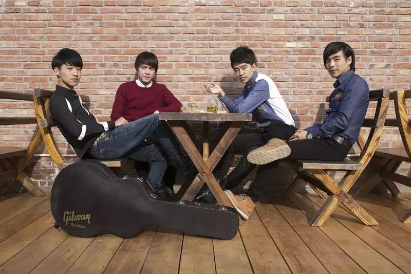 明星签名合影、10万元红包、更有众多豪礼!送给我们尊贵的“特权观众”!