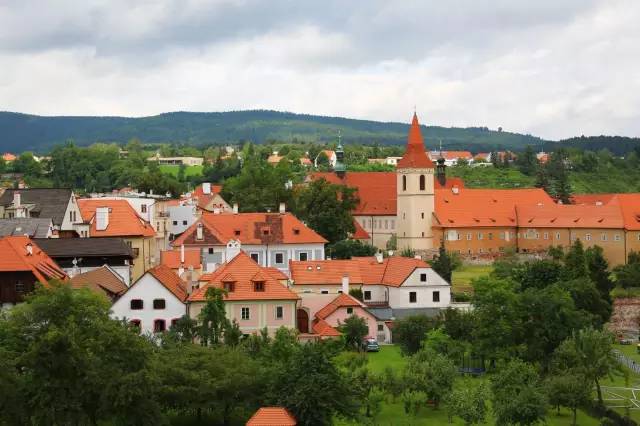 恋与制作人伴你身边,恋与制作人在你身边选谁比较好