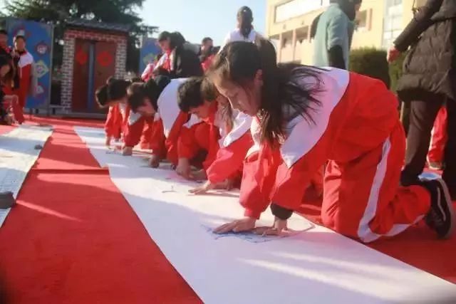 狗年要来了！浦江这所小学做的画有点意思的