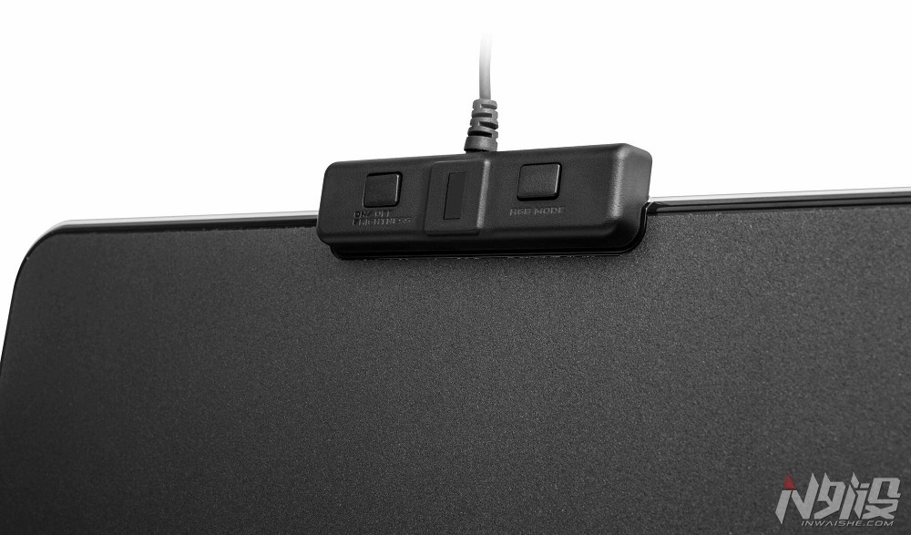 TteSPORTS发布圣龙鳞全彩指纹辨识电竞鼠标垫