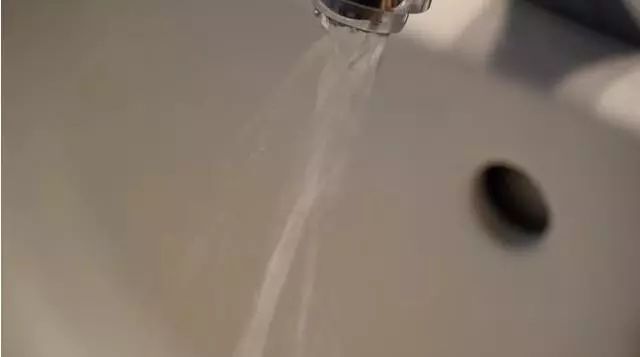 洗脸盆水龙头水量变小的原因,水龙头用久了怎么水量变小了