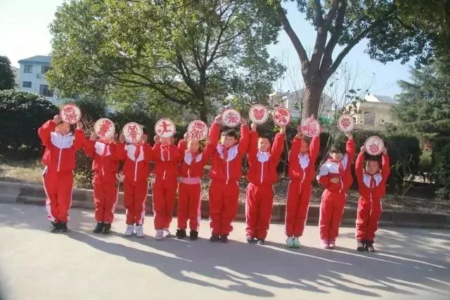 狗年要来了！浦江这所小学做的画有点意思的