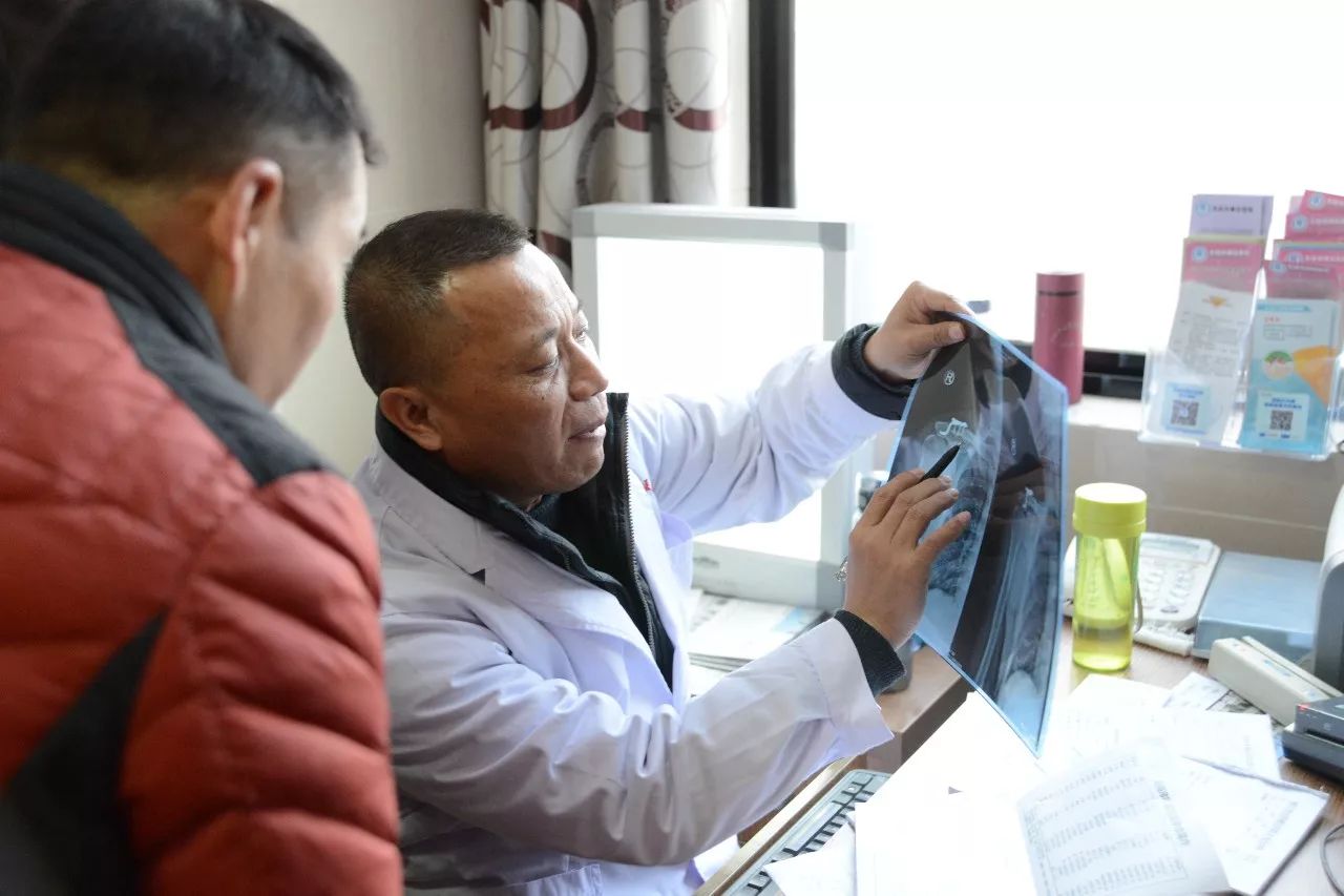 微创手术治愈108岁老人髋部骨折,椎体压缩性骨折微创手术老年人