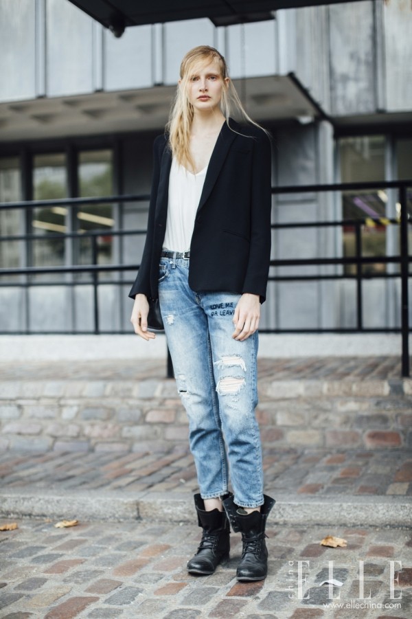 冬天加厚黑色牛仔裤,女生冬天穿黑色牛仔裤配过膝靴