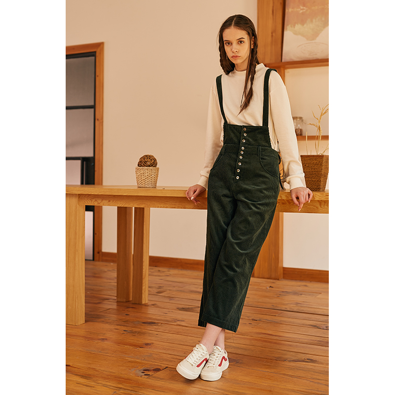 灯芯绒减龄没毛病,但是……设计师,你的心里就没点b数吗?