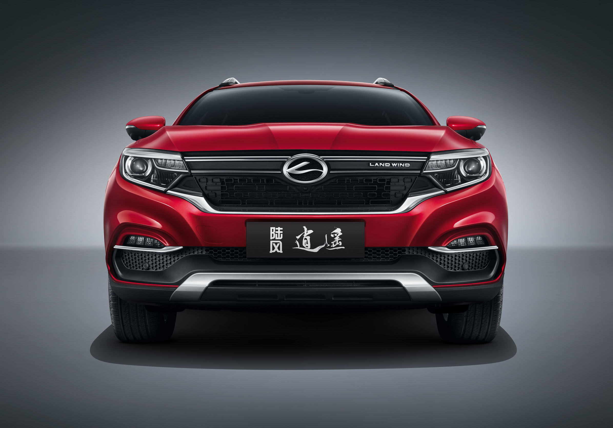 性价比超高的跨界suv陆风逍遥,陆风逍遥中国风轿跑suv