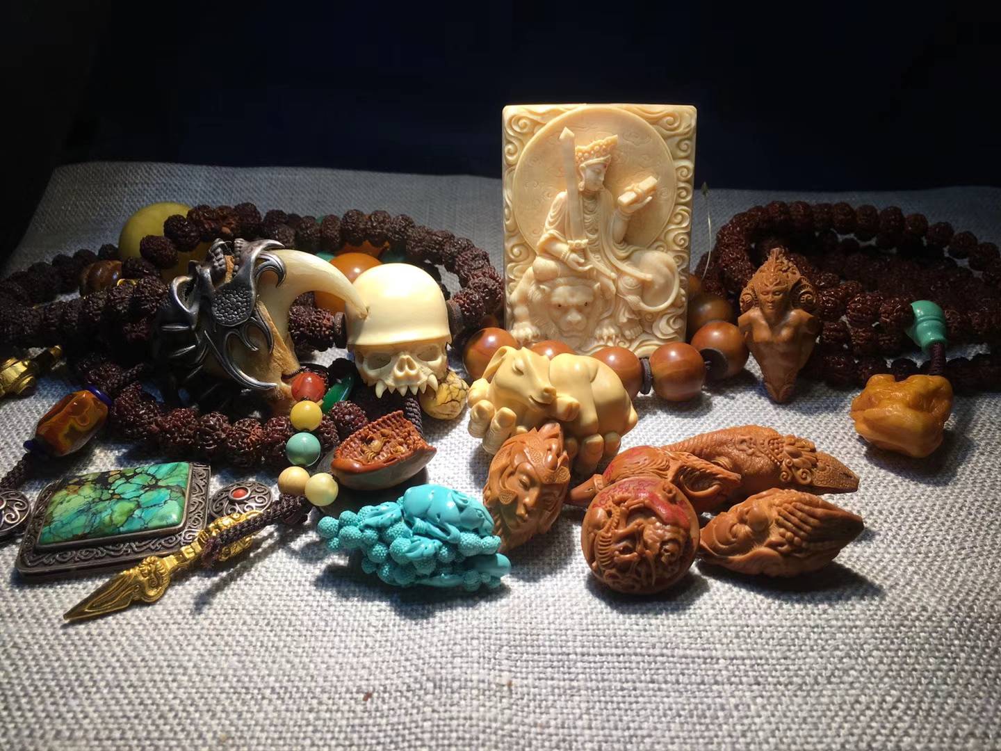 橄榄核雕中雅玩，憨豆，格格巫，泰森，爱因斯坦