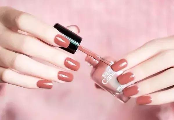 红色挑心系列美甲,明星同款纯色美甲推荐