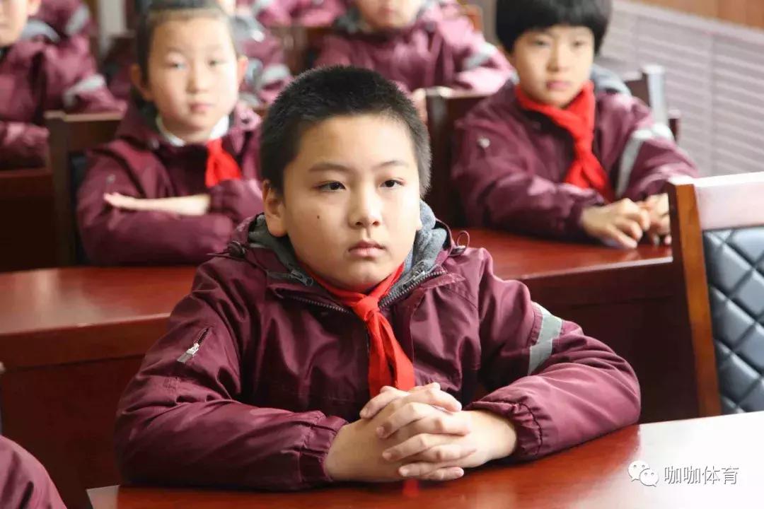 这所学校建成没几年，就被定为全国足球特色学校，厉害了！