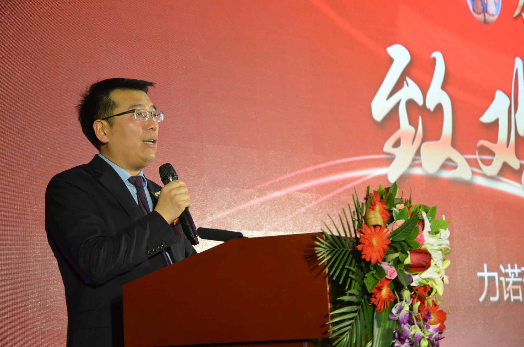 力诺瑞特太阳能热水器工程,力诺瑞特太阳能采暖系统