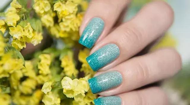 红色挑心系列美甲,明星同款纯色美甲推荐