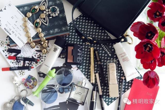 女孩子的包里到底装有什么,女人的包里都装什么