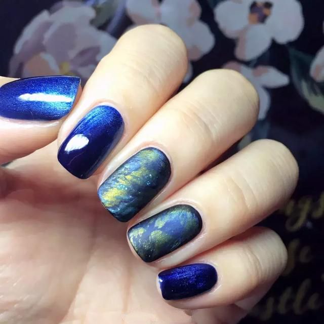 红色挑心系列美甲,明星同款纯色美甲推荐