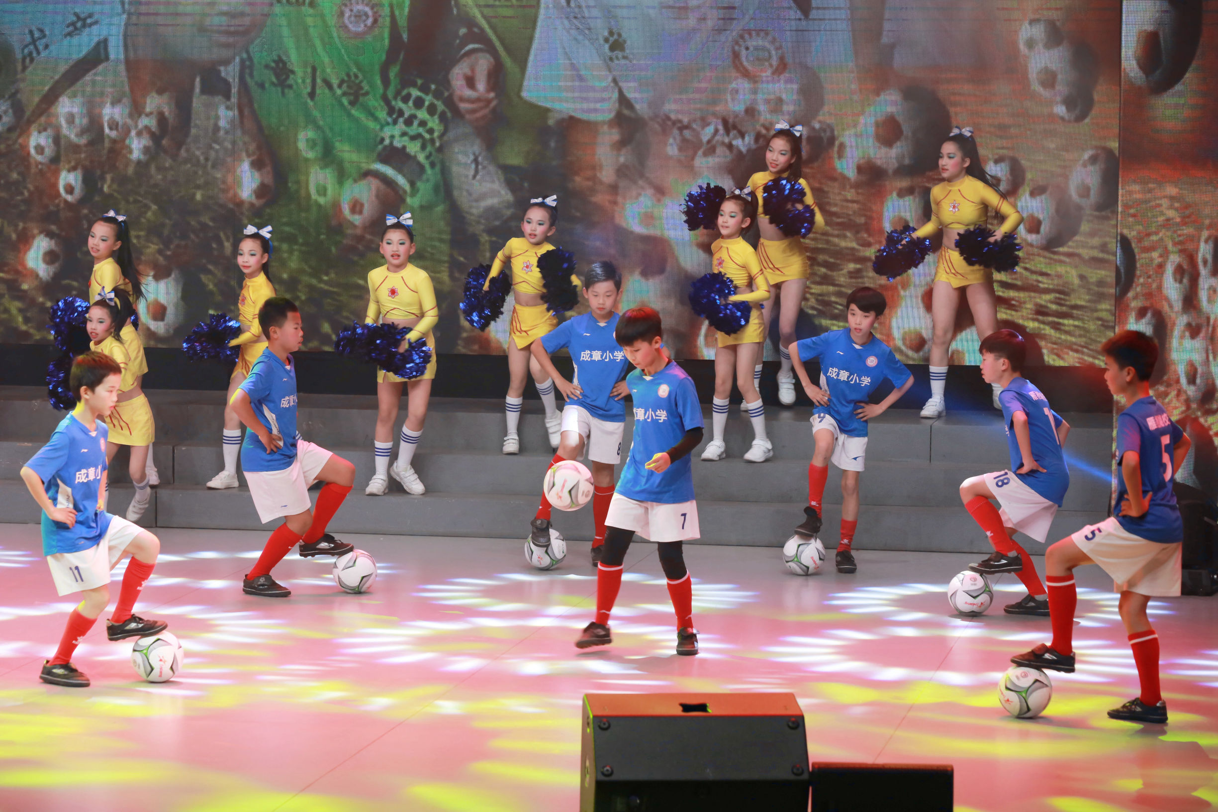 足球秀幼儿园,快乐足球阳光童年