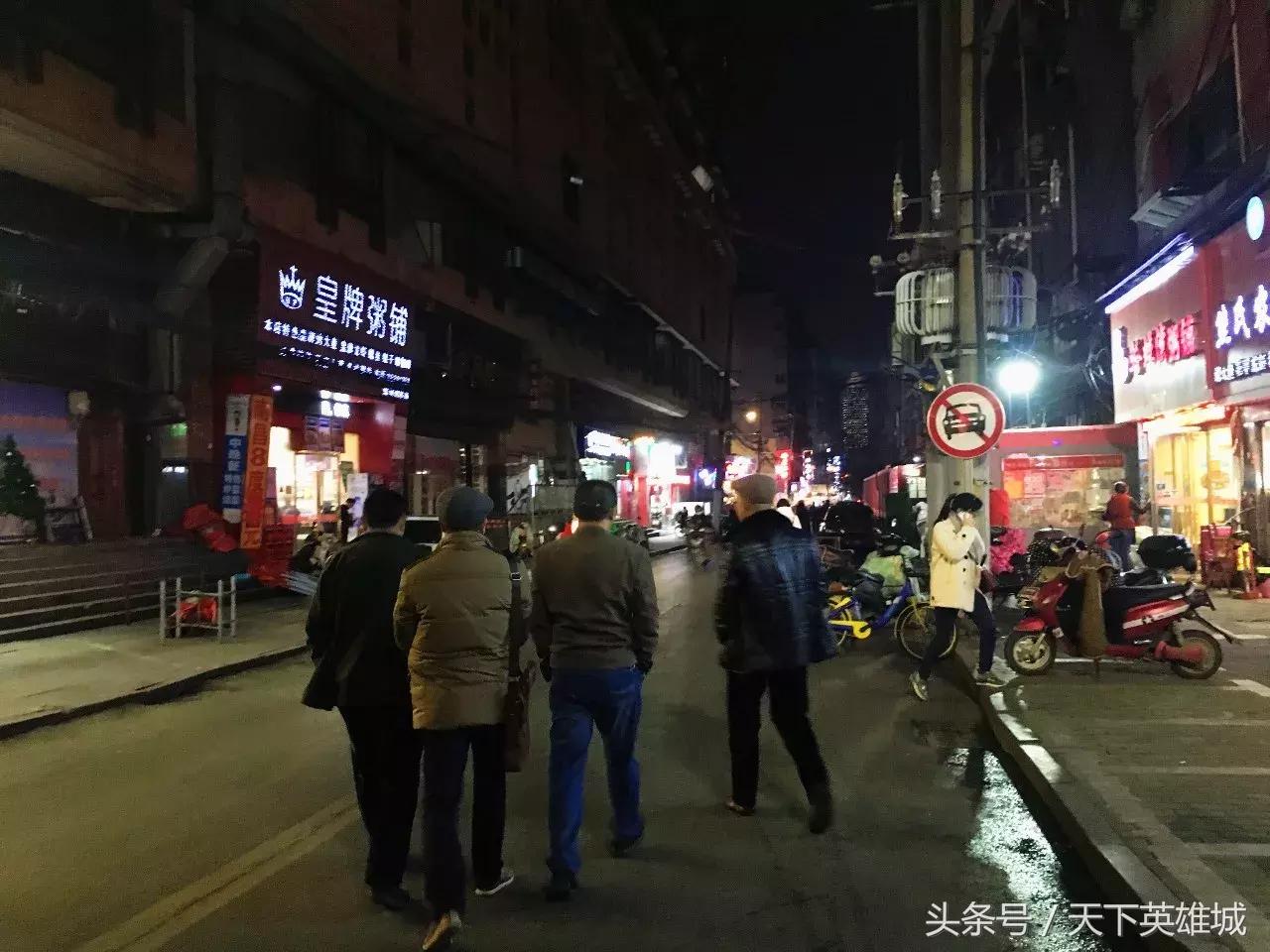 短短一条三百米的街，竟让人从白天走到黑夜……