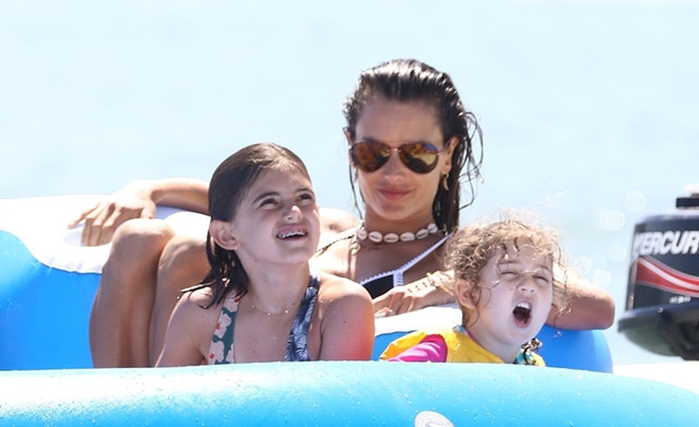 巴西超模亚历山大安布罗休写真,超模安布罗休全身照