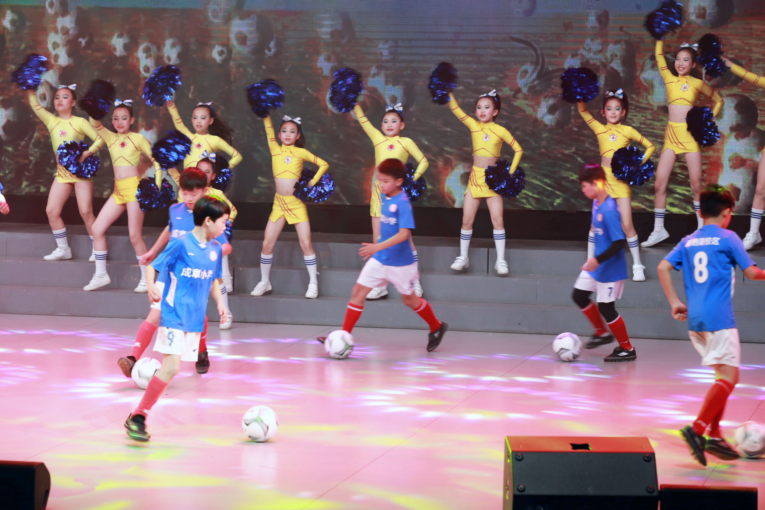 足球秀幼儿园,快乐足球阳光童年