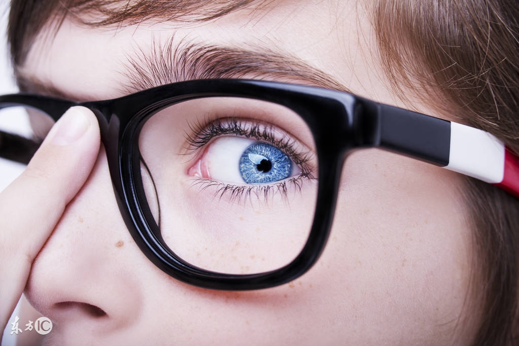 小明近视的原因,小明近视多少度