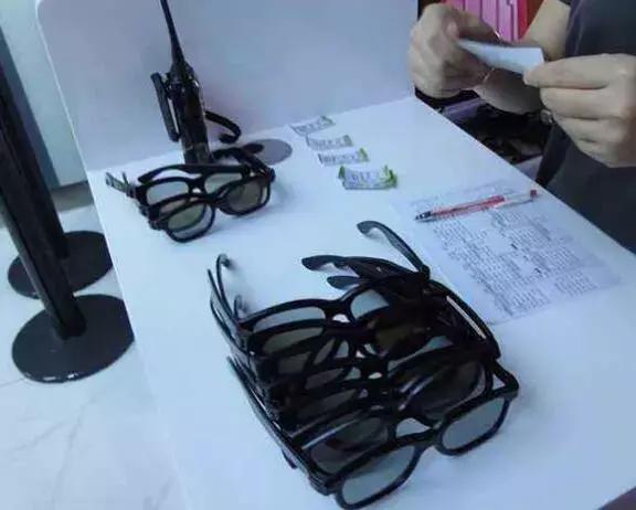 “免费3D眼镜”害了谁？被消协、观众骂惨了，影院方面该发声了！