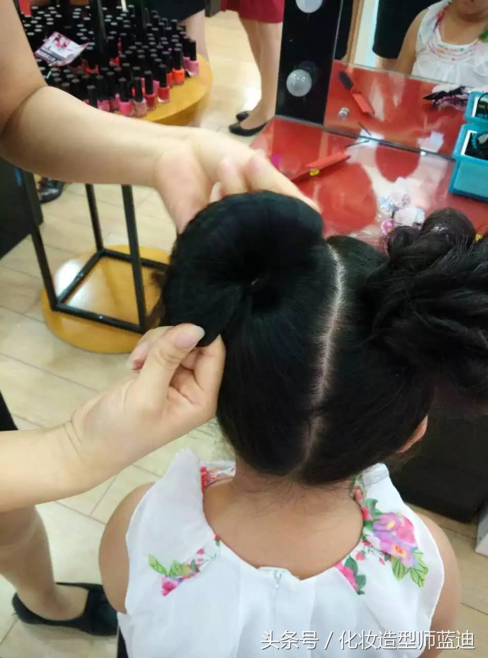 编发教程拉拉队,三股瀑布辫编发步骤图解