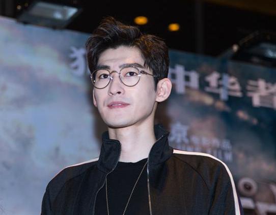 张翰带7个箱回国被海关误认代购，网友受不了：见过这么帅的代购吗