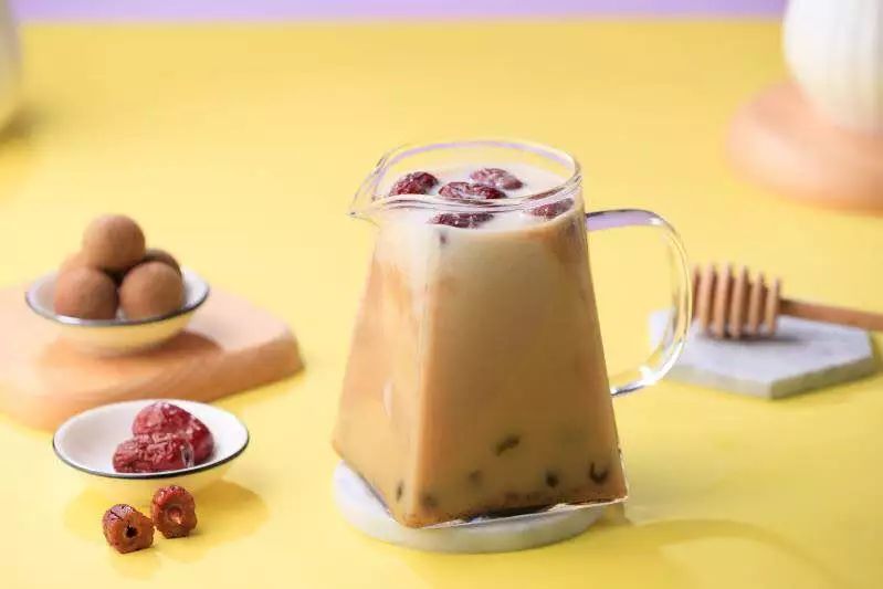 惊了！大胃美少女在建国北路的罗森吃掉一根Dior变色唇膏！