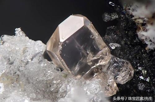 锆石会不会显得很廉价,一百以下锆石廉价吗