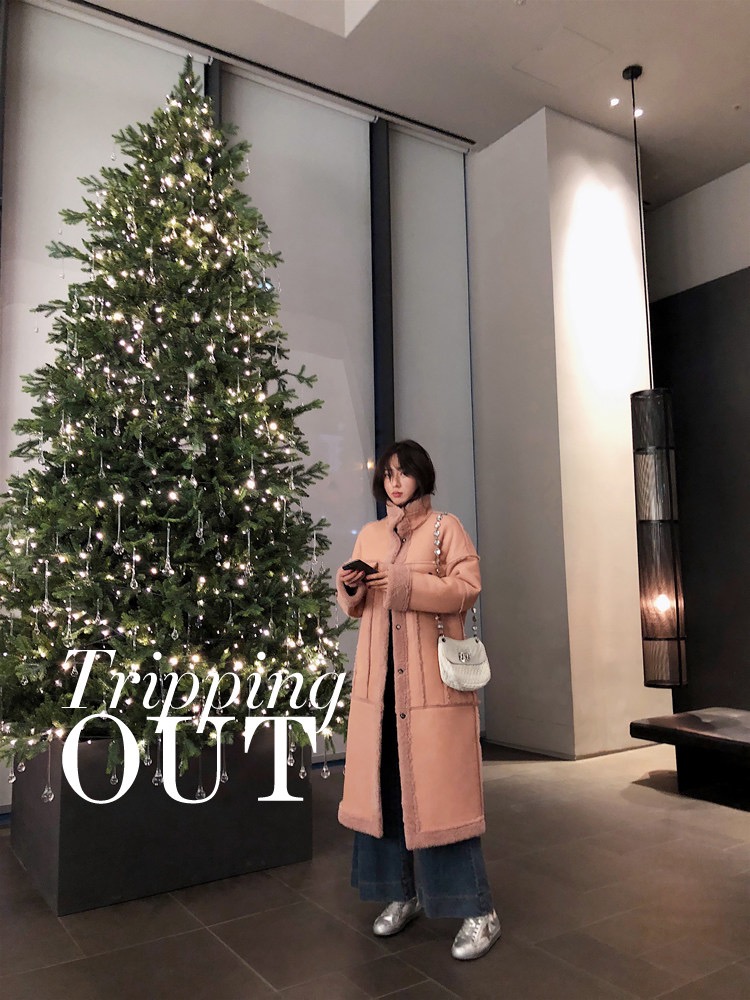 羊羔毛修身机车外套怎么搭配 (羊羔绒鹿皮绒机车服外套搭配)