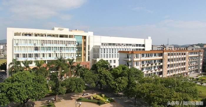 广西陆川县初级中学怎么样,在陆川读书要什么条件