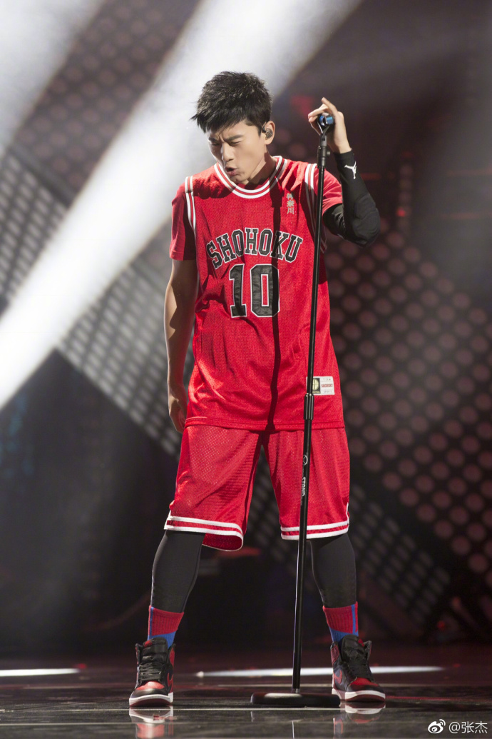 张杰说今天一起记录我的青春年华,听张杰的歌感慨青春