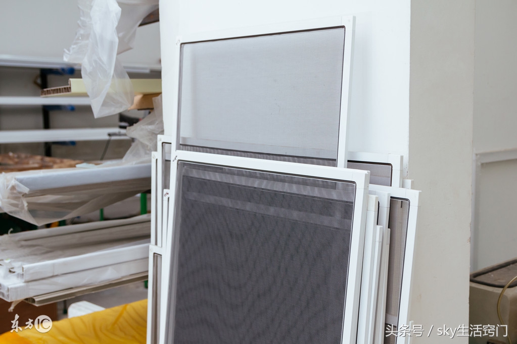 卷帘纱窗怎么清洗视频教程,卷帘式纱窗怎么拆洗