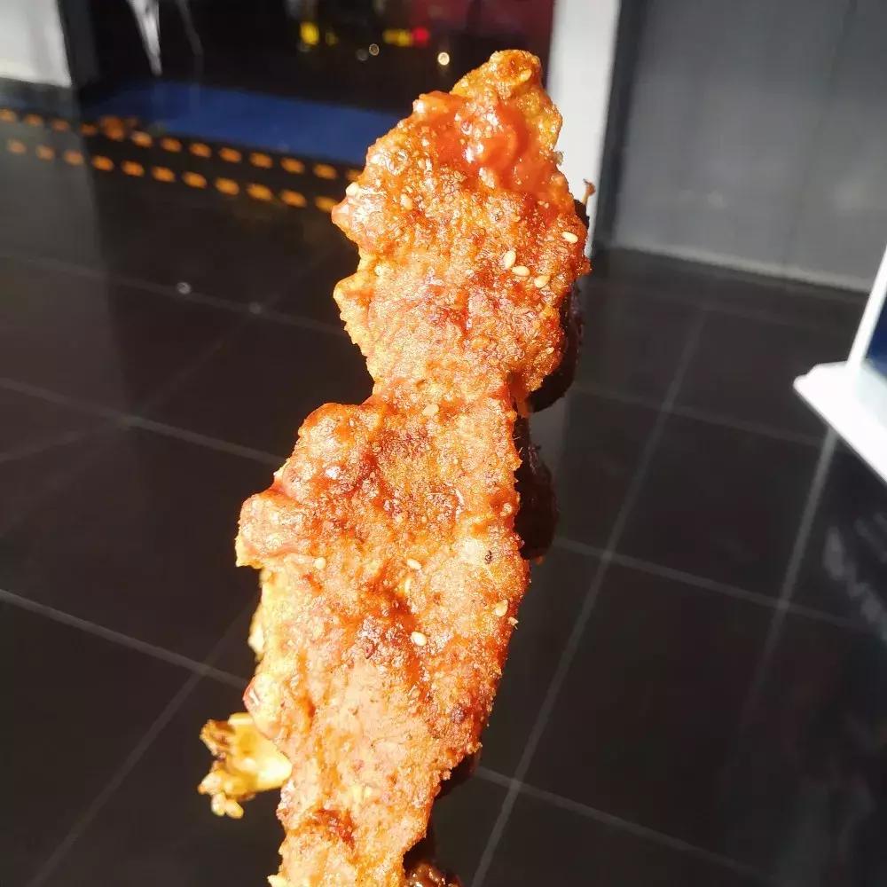 一家刚开业的小吃店,夫妻开了一家臭豆腐小吃店