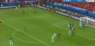 c罗弹跳头球,c罗弹跳滞空头球经典照片