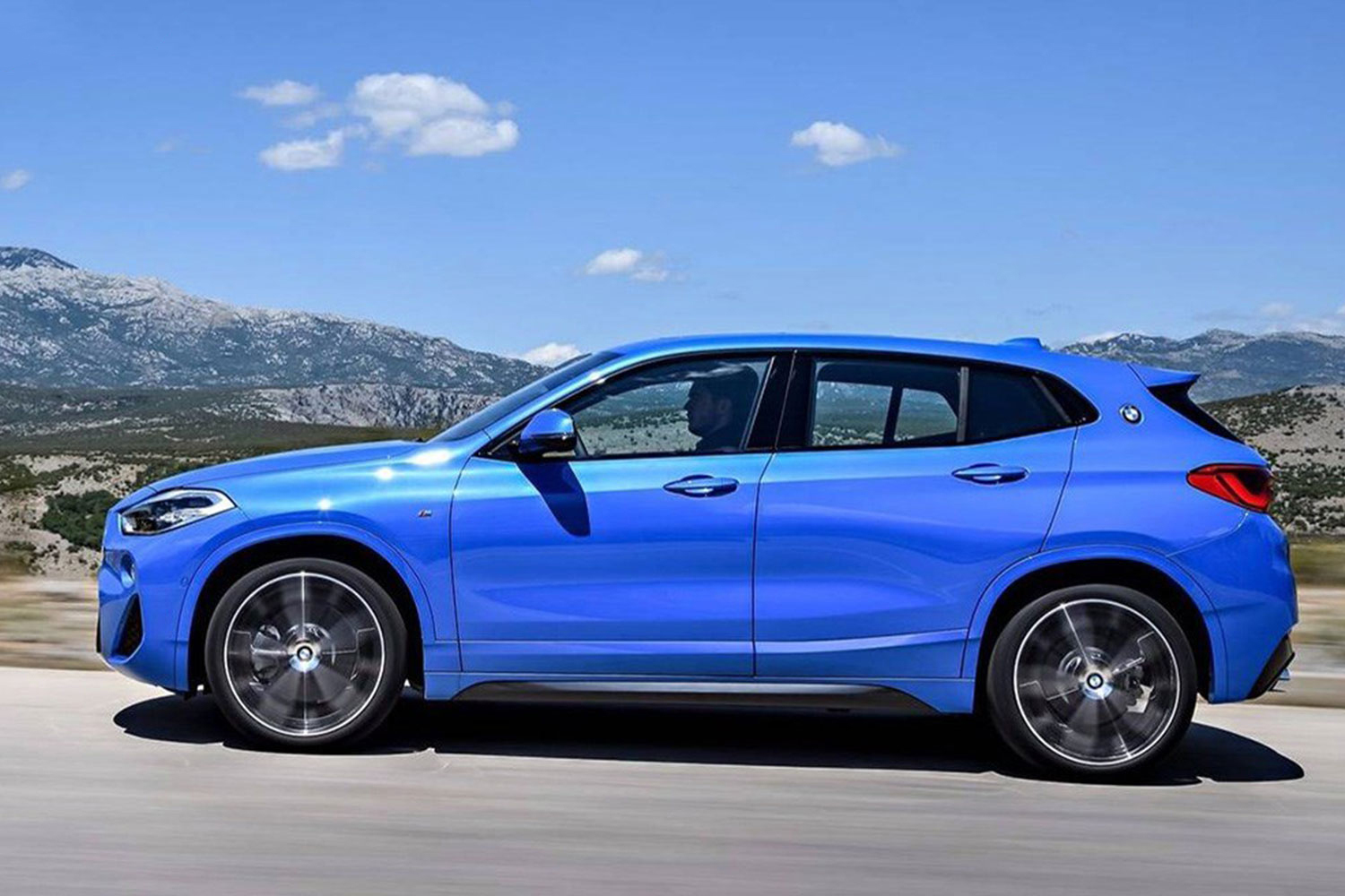 宝马首款纯电轿跑suv,宝马最便宜suvx2