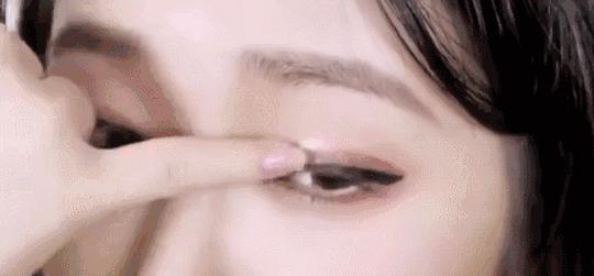 周冬雨单眼皮小眼睛怎么画眼妆,周冬雨同款眼妆教程